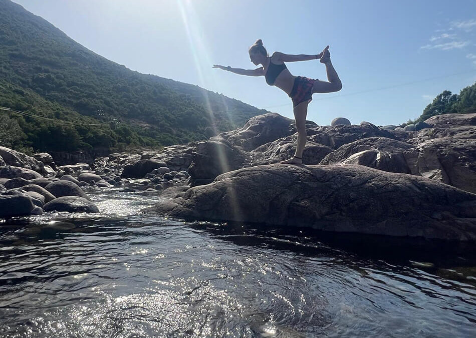 DER TÄNZER, die Asana des Monats im Oktober im YogaAtelier